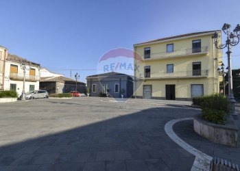 Edificio all\'aperto - Casa indipendente Piazza Maria Santissima delle Grazie
 
20, Piedimonte Etneo - foto 1