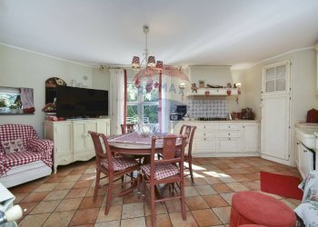 Sala da pranzo - Villa via salto della monaca
 
3/g, Zafferana Etnea - foto 16