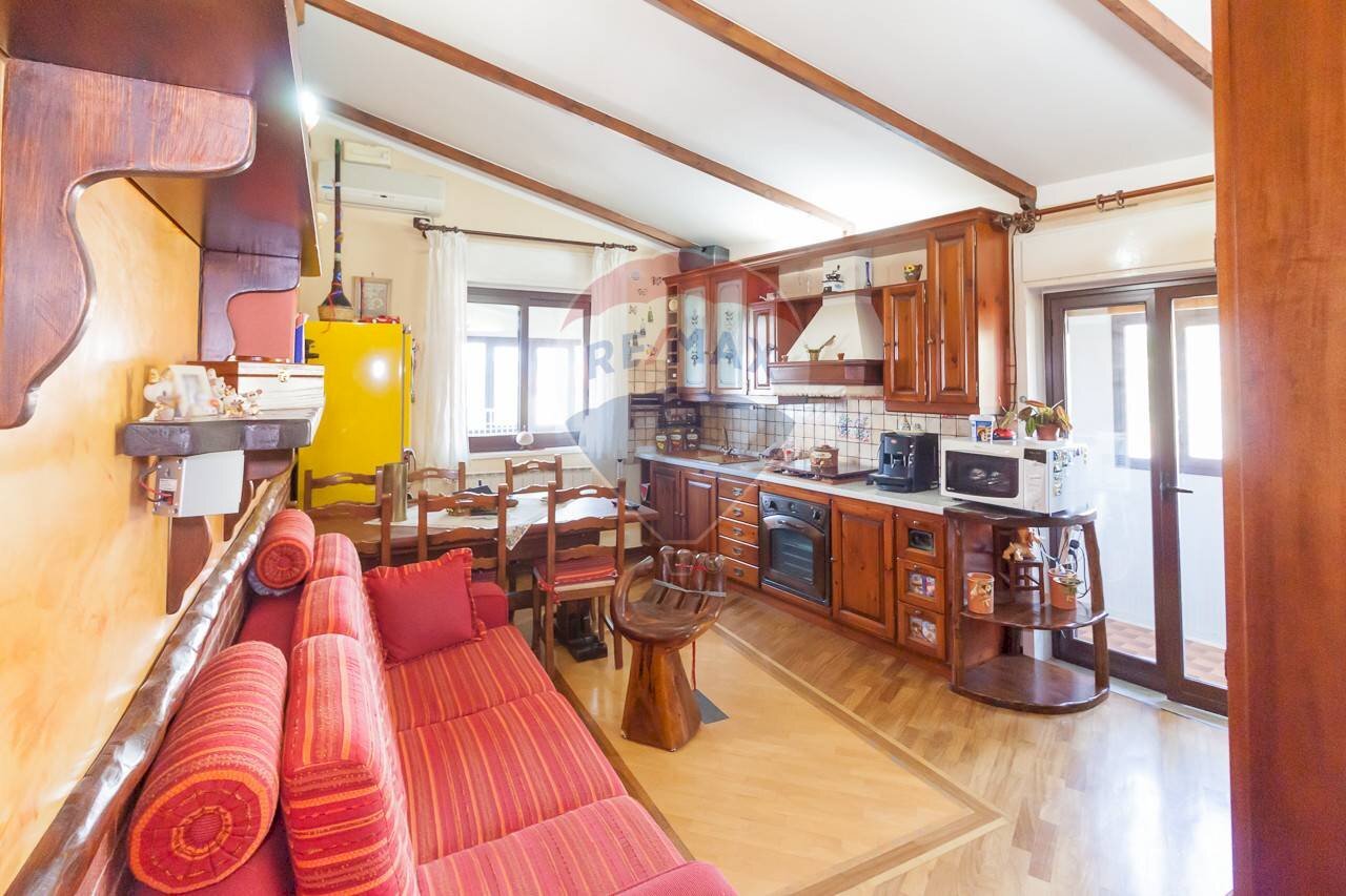 Sala da pranzo - Attico Via Paternò
 
350, Ragalna - foto 1