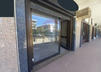 Terrazza - Locale Commerciale Via Francesco  Petrarca
 
33, Caserta - foto 2