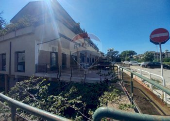 Edificio all\'aperto - Locale Commerciale Via Francesco  Petrarca
 
33, Caserta - foto 7