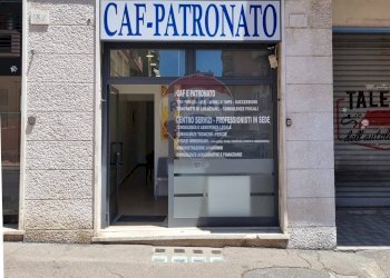 Edificio all\'aperto - Locale Commerciale Via Francesco  Petrarca
 
33, Caserta - foto 10