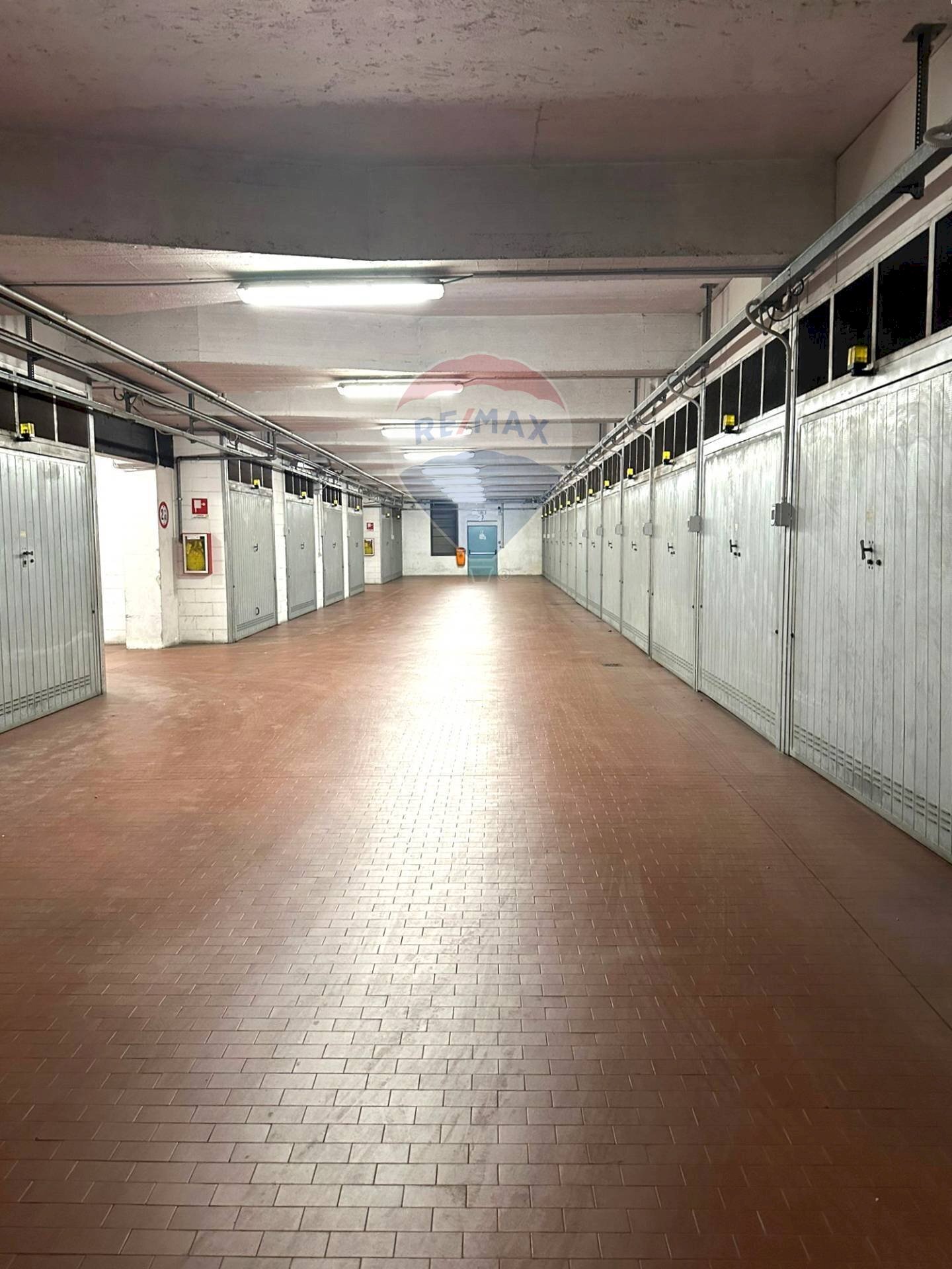 Parcheggio - Box Via Adeodato Ressi
3, Milano - foto 2