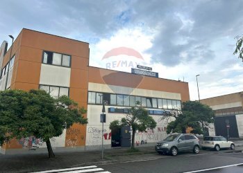 Edificio all\'aperto - Capannone Via Papa Giovanni XXIII
16, Sesto San Giovanni - foto 1