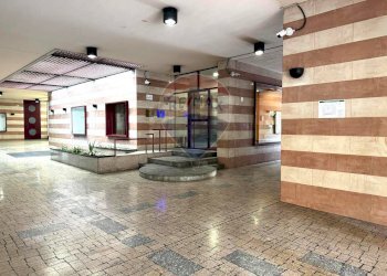 Ricezione / Lobby - Commercial Premises Galleria Kennedy
 
10, Seregno - photo 17