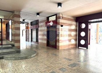 Ricezione / Lobby - Commercial Premises Galleria Kennedy
 
10, Seregno - photo 19