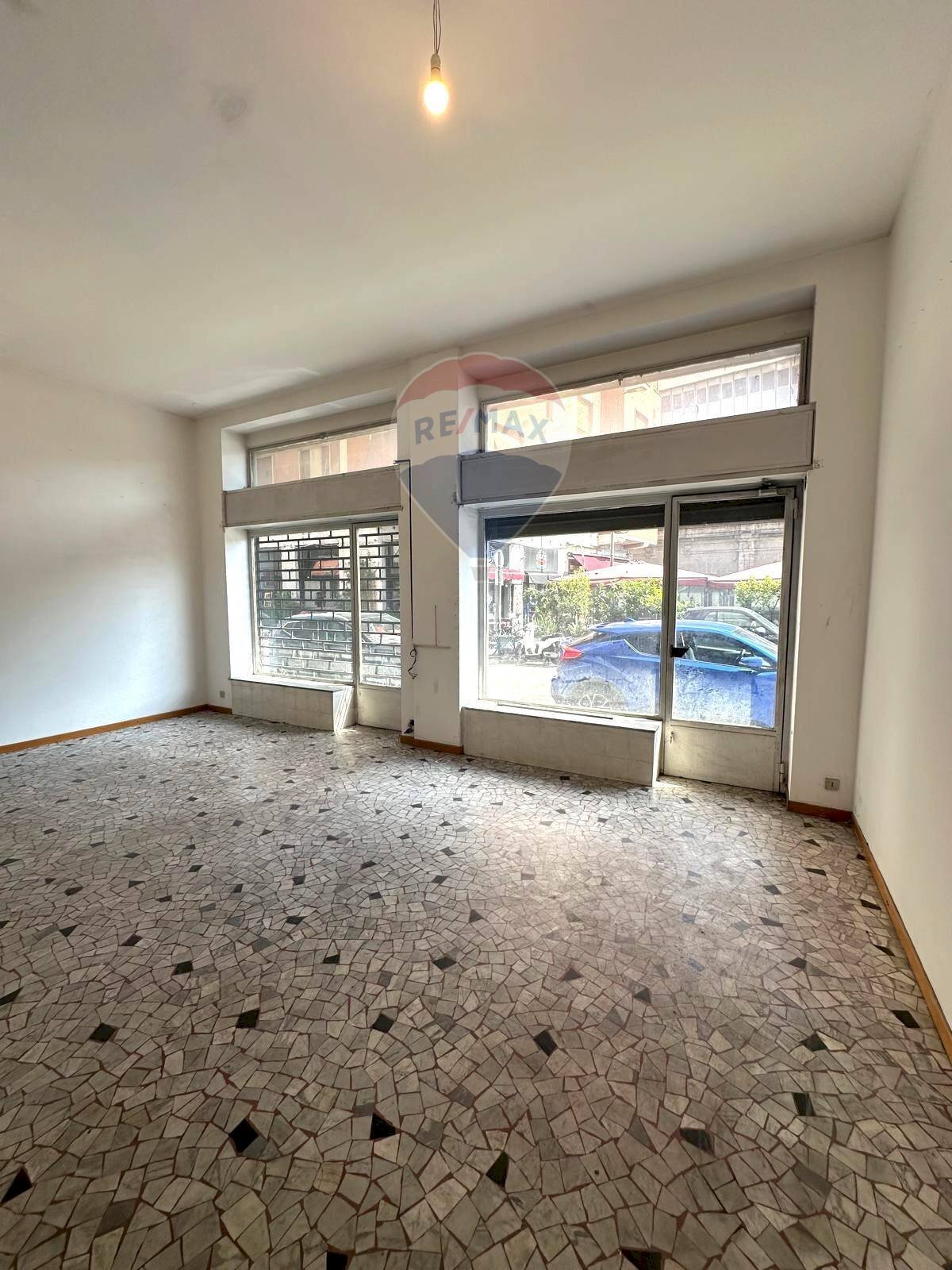 Stanza vuota - Commercial Premises Via Cristoforo Gluck
 
3, Milano - photo 1