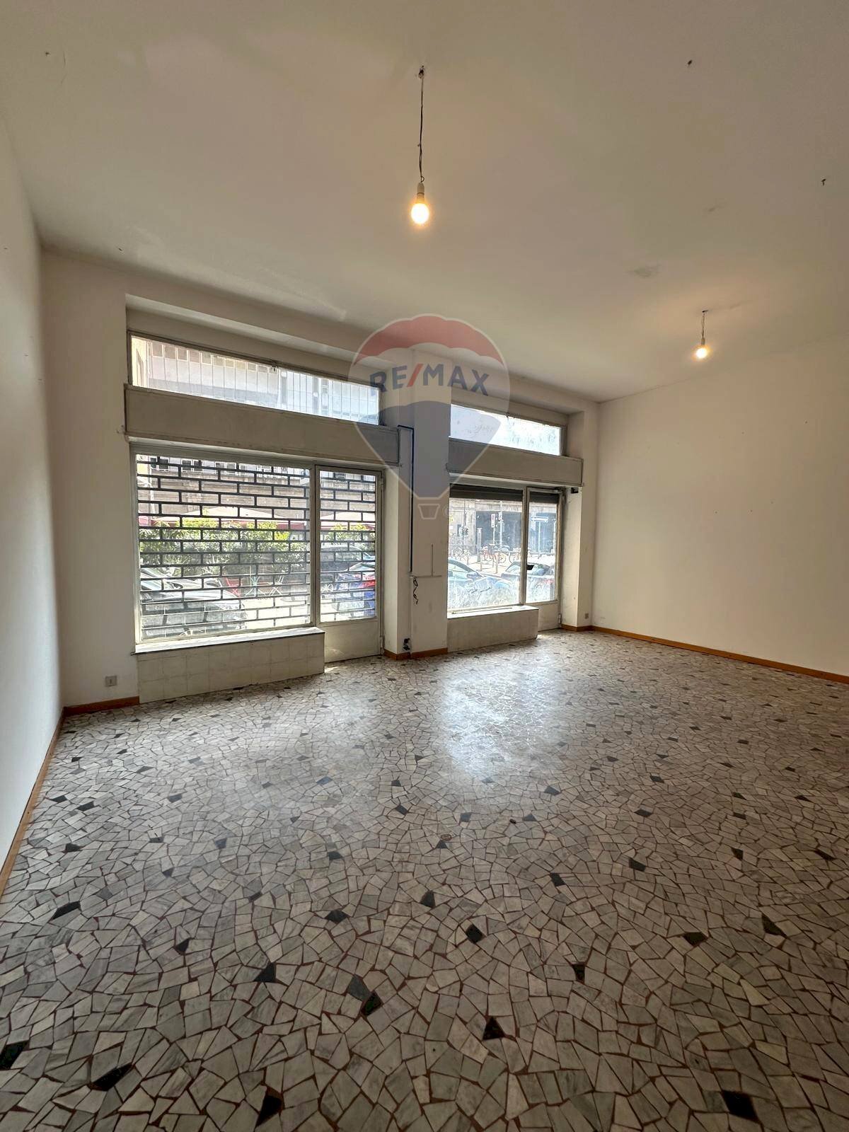 Stanza vuota - Commercial Premises Via Cristoforo Gluck
 
3, Milano - photo 2