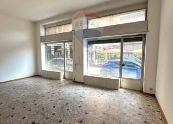 Stanza vuota - Commercial Premises Via Cristoforo Gluck
 
3, Milano - photo 1