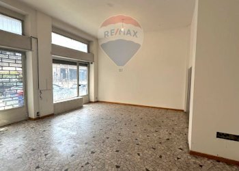 Stanza vuota - Commercial Premises Via Cristoforo Gluck
 
3, Milano - photo 3