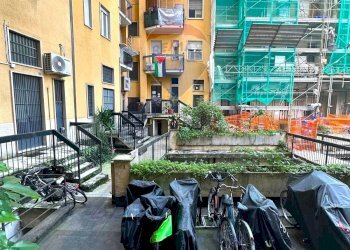 Edificio all\'aperto - Commercial Premises Via Cristoforo Gluck
 
3, Milano - photo 14