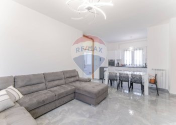 Sala da pranzo - Trilocale via Milano
 
23, Cairate - foto 3