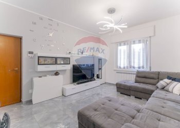 Soggiorno - Trilocale via Milano
 
23, Cairate - foto 2