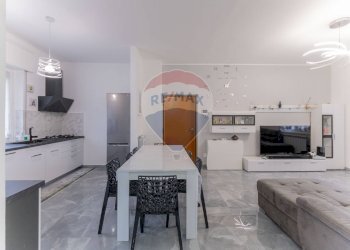 Sala da pranzo - Trilocale via Milano
 
23, Cairate - foto 6