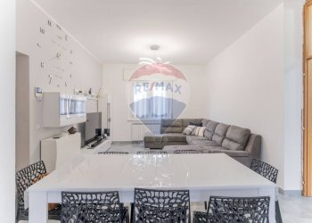 Sala da pranzo - Trilocale via Milano
 
23, Cairate - foto 7