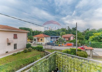 Balcone - Trilocale via Milano
 
23, Cairate - foto 23