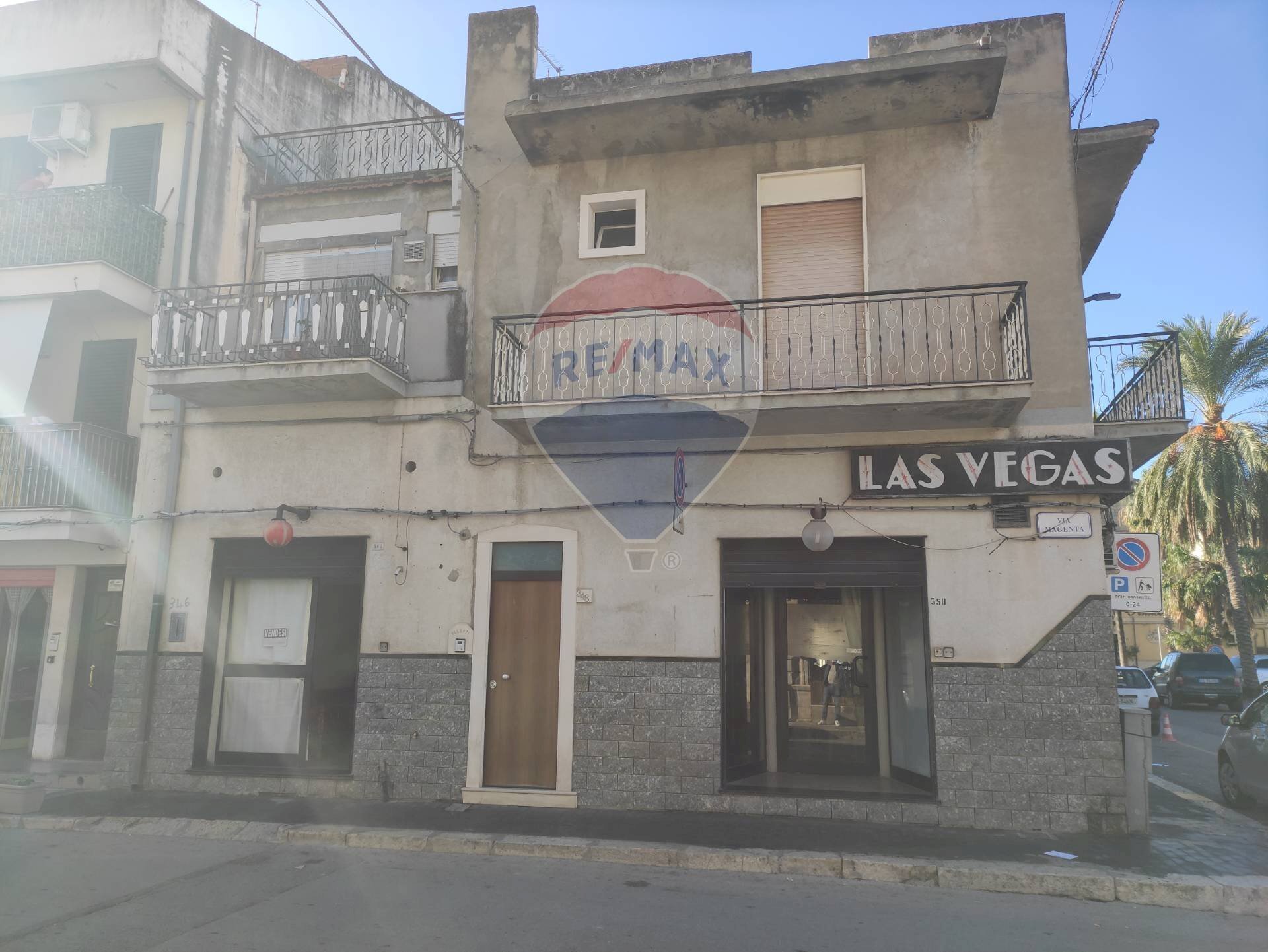 Edificio all\'aperto - Independent house via magenta
 
348, Vittoria - photo 1