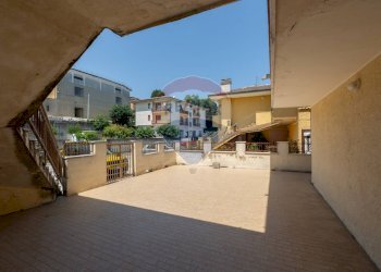 Terrazza - Quadrilocale Via Firenze
 
6, Villamagna - foto 1