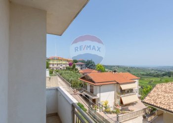 Balcone - Quadrilocale Via Firenze
 
6, Villamagna - foto 20