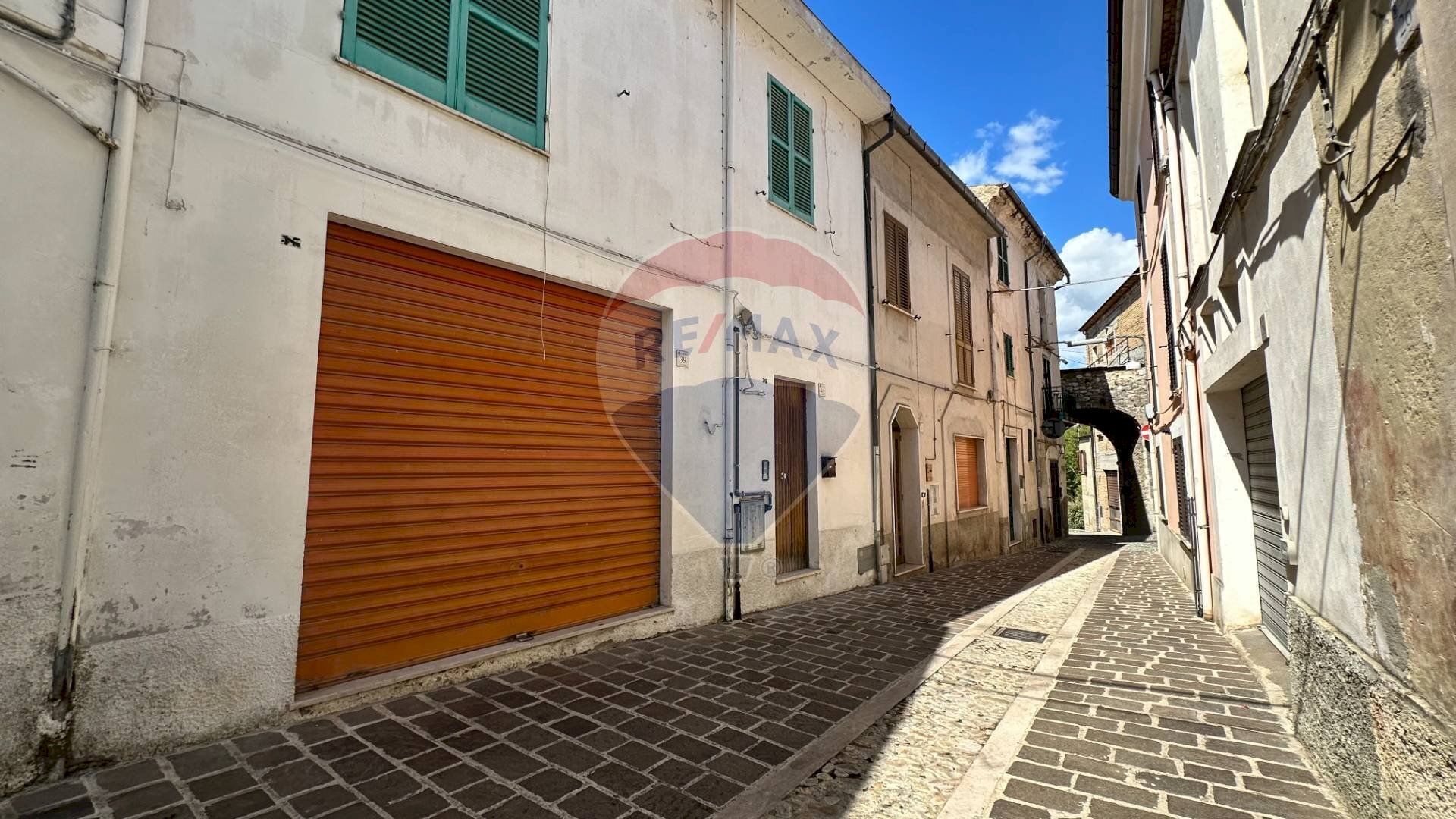 Edificio all\'aperto - Casa semi indipendente Via Giuseppe Dell'Orefice
 
39, Fara Filiorum Petri - foto 1