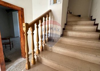 Scale - Casa semi indipendente Via Giuseppe Dell'Orefice
 
39, Fara Filiorum Petri - foto 8