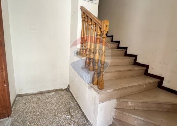 Scale - Casa semi indipendente Via Giuseppe Dell'Orefice
 
39, Fara Filiorum Petri - foto 9