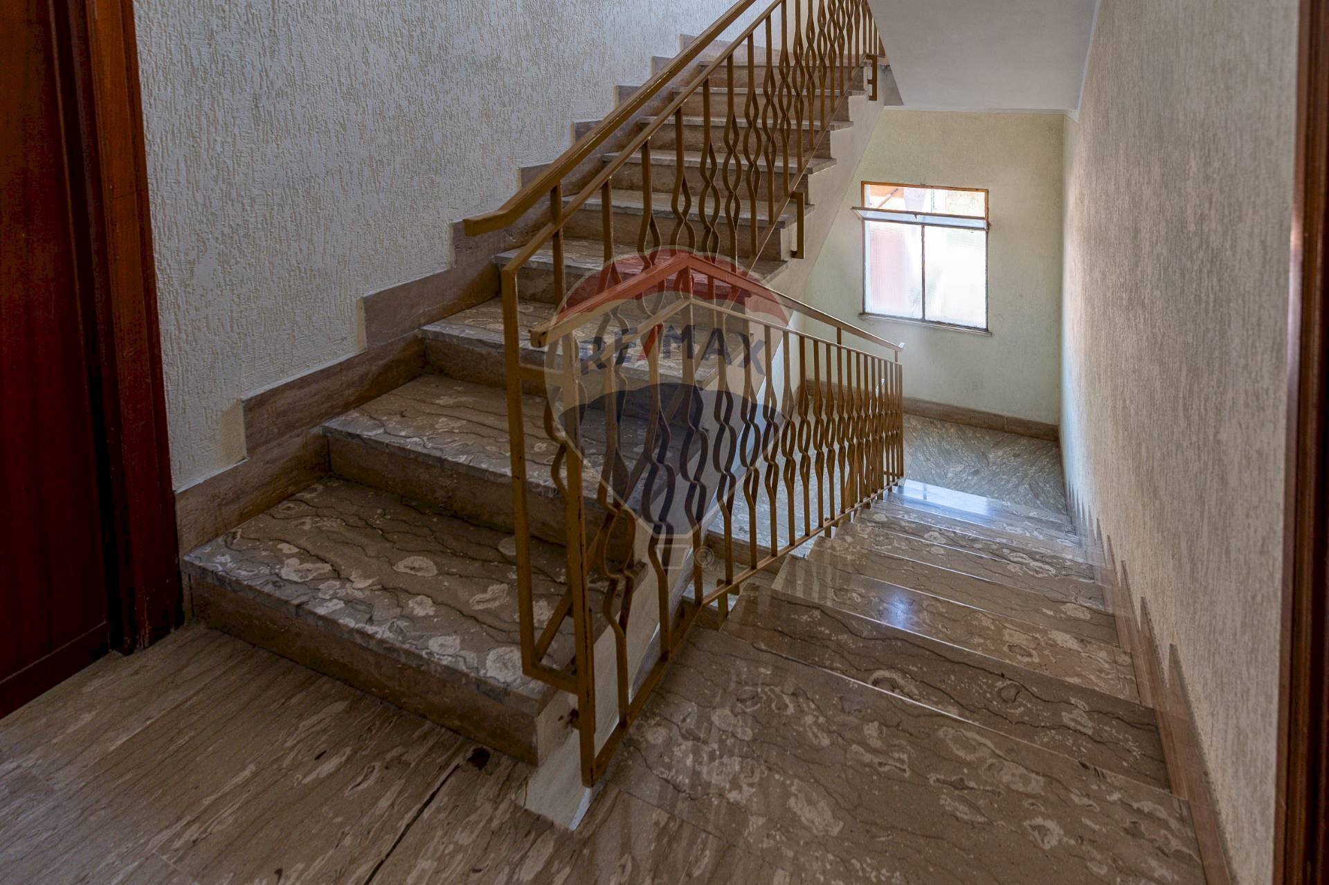 Scale - Trilocale Via Notaresco
38, Roma - foto 2