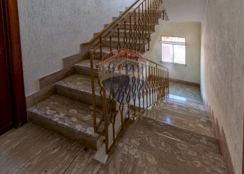 Scale - Trilocale Via Notaresco
 
38, Roma - foto 2