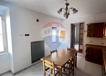 Sala da pranzo - Casa semi indipendente Piazza Dei Caduti, Matrice - foto 3