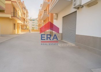 Foto 2 - Locale Commerciale Via Filippo Re
 
72, Pomezia - foto 2