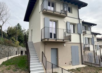 Facciata - Bilocale via Montegrappa, Vigano San Martino - foto 1