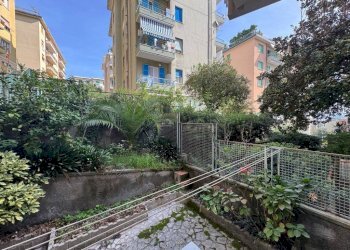 Giardino - Trilocale via Arrigo Boito, Genova (zona Pegli) - foto 2