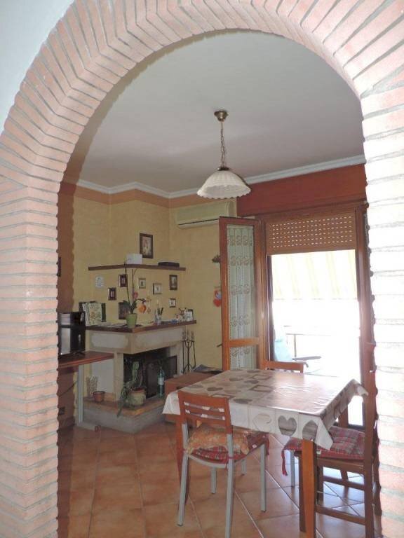 Sala da pranzo - Appartamento via Servio Tullio, 28, Fara in Sabina - foto 3