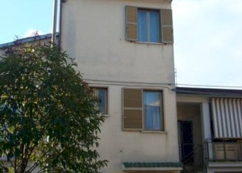 Facciata - Quadrilocale via della Libertà, 10, Montelibretti - foto 1