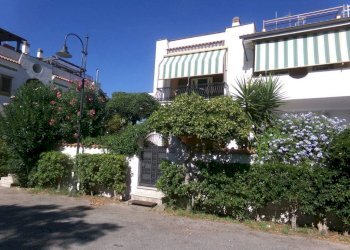 Cortile interno - Villa piazza Piccola Capri, Ardea - foto 3