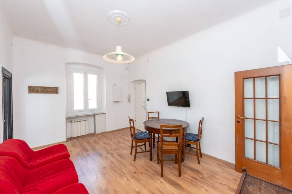 Soggiorno - Four-room apartment via Fereggiano, 39, Genova (neighborhood Marassi) - photo 2