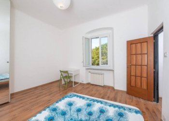 Camera da letto - Appartamento via Fereggiano, 39, Genova (zona Marassi) - foto 6