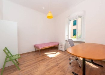 Camera da letto - Appartamento via Fereggiano, 39, Genova (zona Marassi) - foto 17