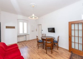 Soggiorno - Quadrilocale via Fereggiano, 39, Genova (zona Marassi) - foto 3