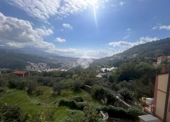 Trilocale Via Cima di S. Pantaleo, Genova (zona Staglieno) - foto 1