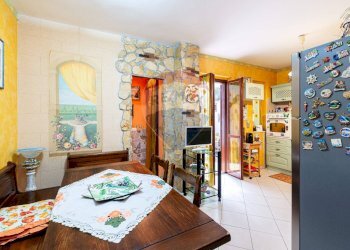 Sala da pranzo - Quadrilocale Via Santa Chiara
 
15, Monterotondo - foto 5