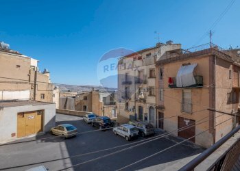 Edificio all\'aperto - Casa semi indipendente via crocellà
 
109, Caltagirone - foto 11