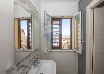 Bagno - Casa semi indipendente via crocellà
 
109, Caltagirone - foto 17