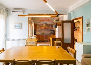 Sala da pranzo - Quadrilocale Via Madonna di Fatima
 
26, Gravina di Catania - foto 1