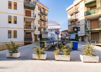 Edificio all\'aperto - Quadrilocale Via Madonna di Fatima
 
26, Gravina di Catania - foto 4