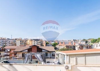 Edificio all\'aperto - Quadrilocale Via Madonna di Fatima
 
26, Gravina di Catania - foto 5