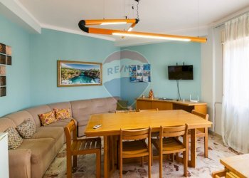 Sala da pranzo - Quadrilocale Via Madonna di Fatima
 
26, Gravina di Catania - foto 12