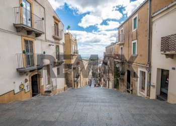 Edificio all\'aperto - Casa indipendente Via d'Anna
 
2, Caltagirone - foto 1