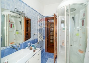 Bagno - Villa Bifamiliare via passo gravina
 
253, Catania - foto 25