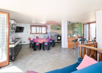 Sala da pranzo - Villa Bifamiliare via passo gravina
 
253, Catania - foto 26